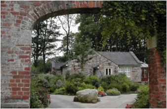 http://web.thurnhamhall.com/Pages/gallery/images/The_Lonne_Suite_Unit_11_from_the_Archway_JPG.jpg